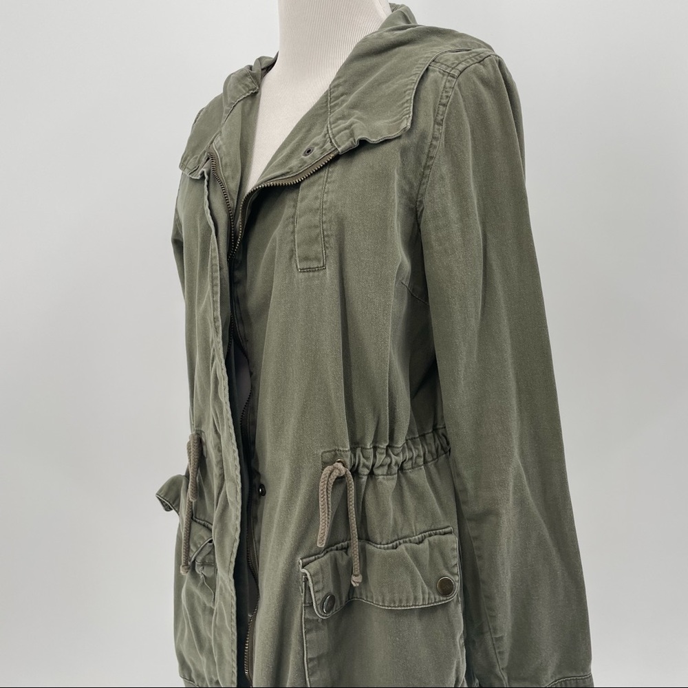 Bajee Collection Woman’s Green Jacket - Picture 2 of 6